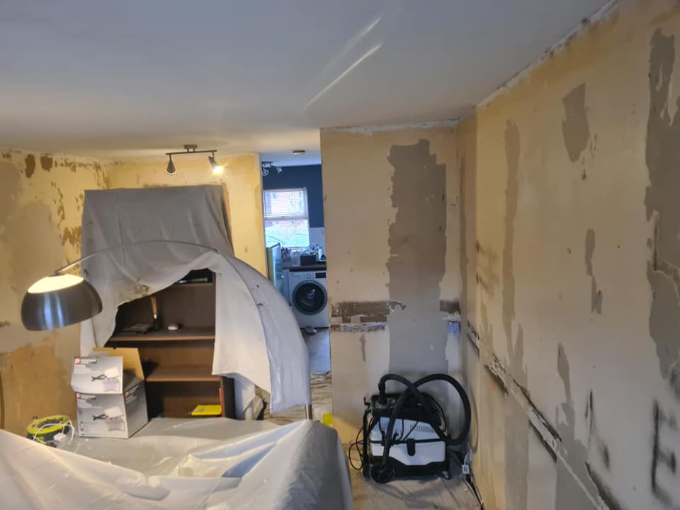 Как да подготвим стени за боядисване след премахване на тапети