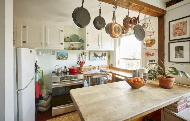 Tento TikToker zdieľal svoje obľúbené kuchynské úložné riešenia – a toto sú tie, ktoré chcem pre svoj malý priestor
