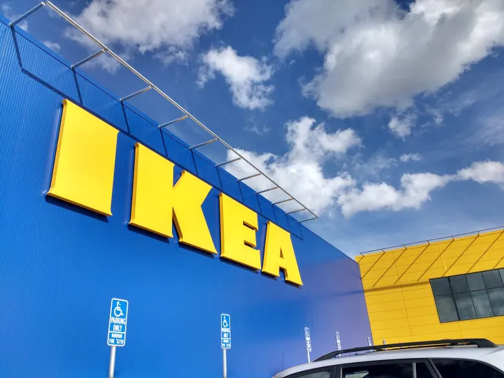 Nábytok IKEA je čoraz dostupnejší, práve včas na dovolenkové nákupy