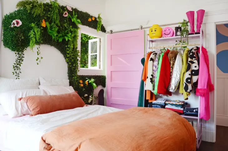 Това е първото решение, което трябва да вземете, когато декорирате малка спалня