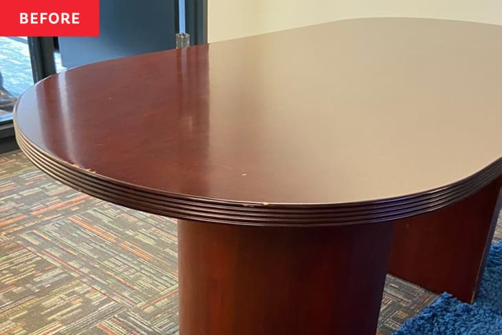 전과 후: 사무실 회의용 테이블이 $180의 가치를 자랑하는 식당의 필수품이 됩니다.