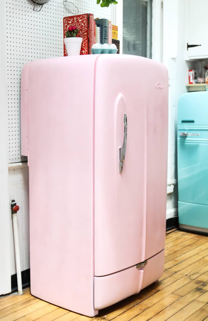 Si želite barvit Smeg hladilnik? Evo, kako namesto tega pobarvati starinski hladilnik