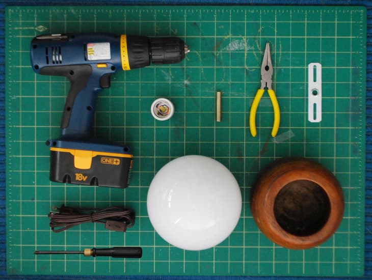 Idea de projecte DIY: Com fer una làmpada amb qualsevol cosa