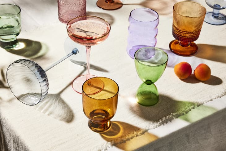 Slik gjør du klare glassvaser til hvilken som helst farge du vil ha, ifølge TikTok