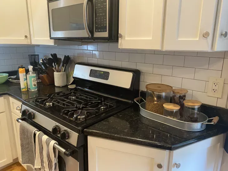 Jeg sendte en kokk-bilder av kjøkkenbenkene mine - her er hva han fortalte meg å bli kvitt