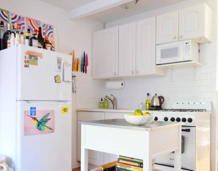 Dette plassmaksimerende vasketilbehøret på $ 12 er et must for små kjøkken