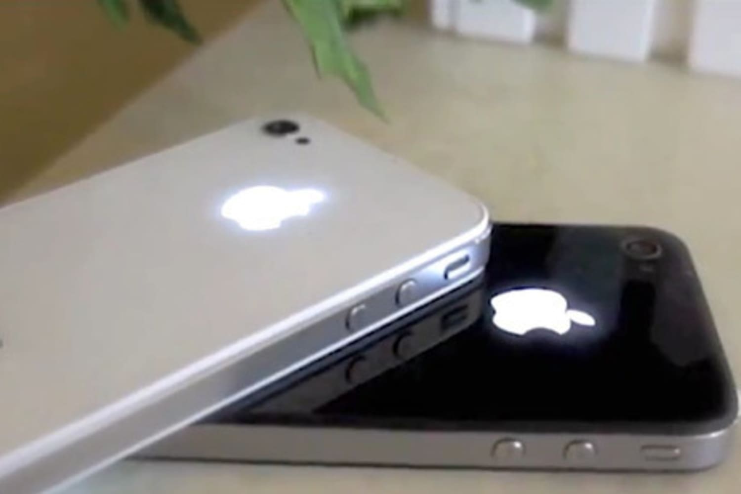 Как да накарате вашия iPhone да осветява логото на Apple
