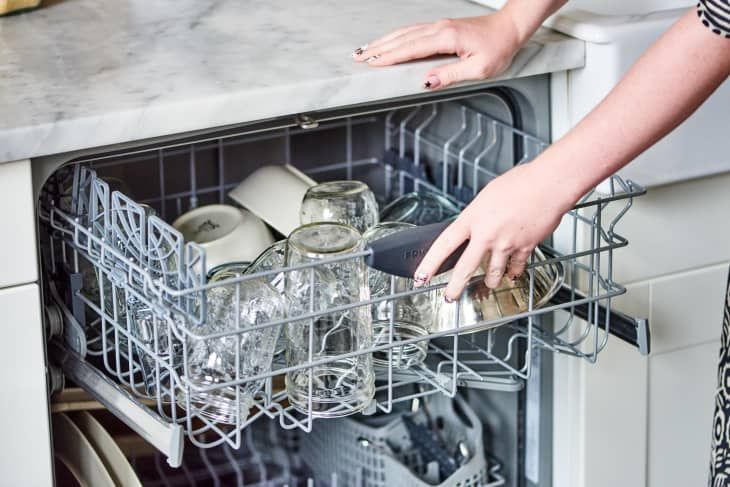 5 padomi, kā saglabāt trauku mazgājamo mašīnu vislielākajā formā, saskaņā ar ierīces remonta speciālistu