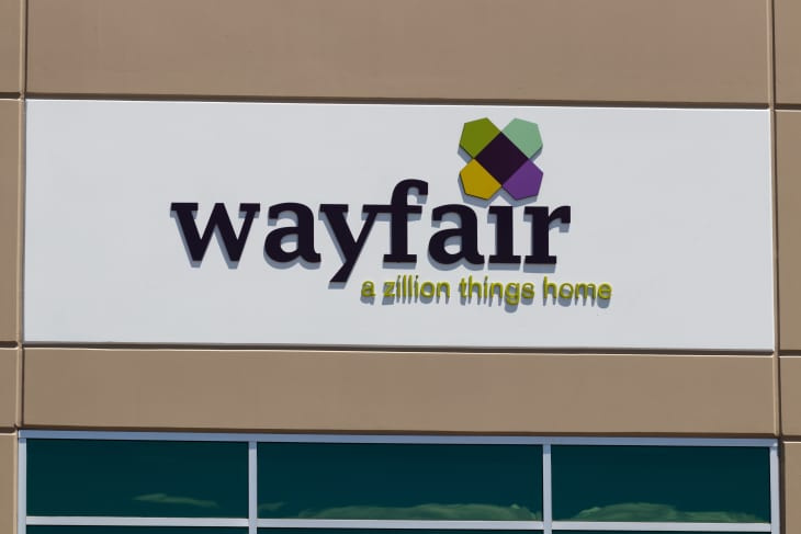 Wayfair myy jättimäisen kuningasraputuolin, ja Internet on pakkomielle