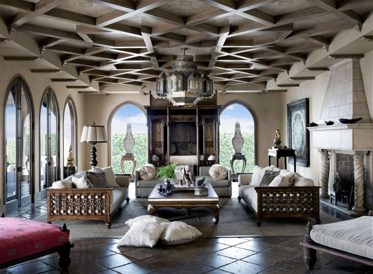 Oglejte si notranjost Cher's Palatial Malibu Estate