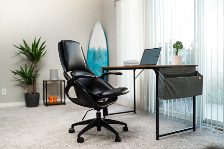 Пробвах този модерен офис стол, проектиран от хиропрактор, така че не се налага (но ще искате) – и той е в редки разпродажби