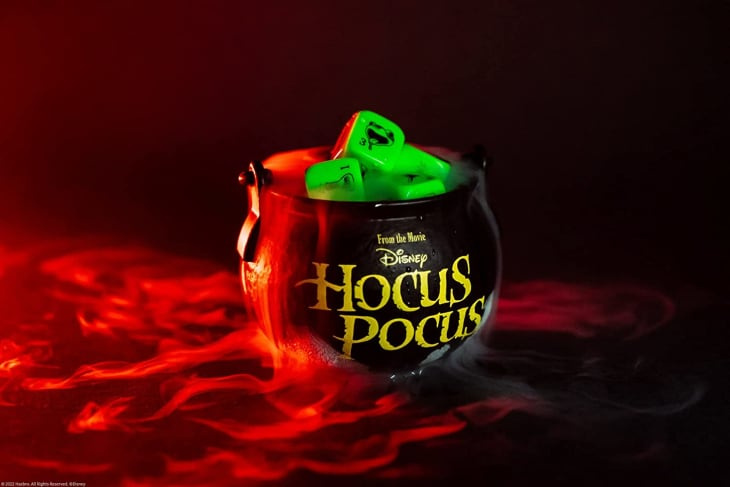 Ring i spöklik säsong med detta YAHTZEE-spel med 'Hocus Pocus'-tema