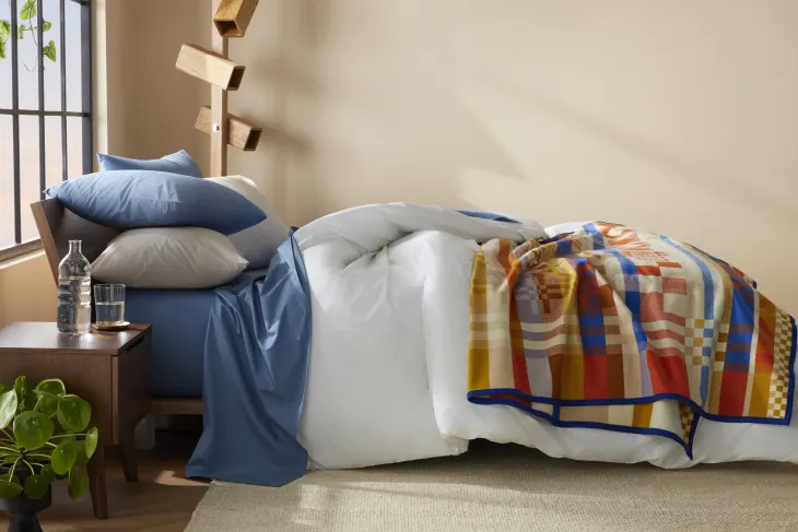 Brooklinen току-що пусна ексклузивно, ограничено издание Pendleton одеяло, от което се нуждаете за уютен сезон — Вземете го, преди да се е разпродало!
