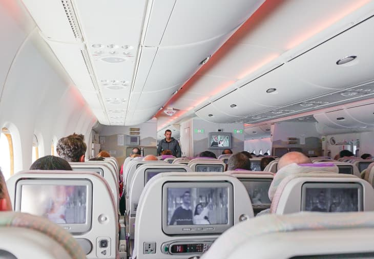 Ето как много американци смятат, че е грубо да наклоните напълно седалката си в самолета
