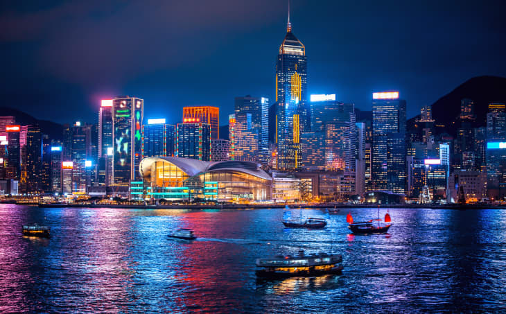 Honkonga vēlas maksāt par tūristu lidmašīnu biļetēm 2023. gadā