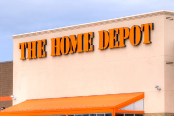 Home Depot je vrnil svojo prodajno uspešnico napihljive travne okraske 'Hocus Pocus'.