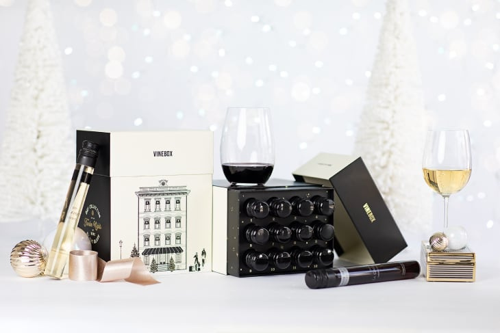 Нашият любим Boozy Advent Calendar е по-добър от всякога тази година — и ще се разпродаде бързо!