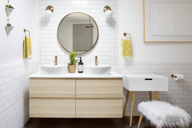 Kādēļ jums vajadzētu izvairīties no baltām vannas istabām, saka viens dizainers