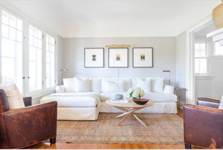 Segons un editor d'estil, els únics sofàs, mobles i decoració que val la pena comprar el primer dia