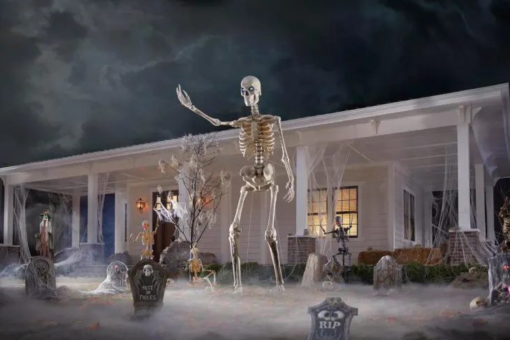 Home Depot slavenajam 12 pēdu skeletam ir piešķirta Pateicības diena
