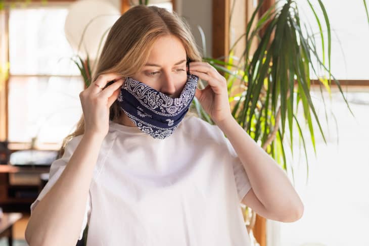 5 stvari, ki jih morate vedeti o čiščenju maske za obraz, pravi strokovnjak za osebno zaščito