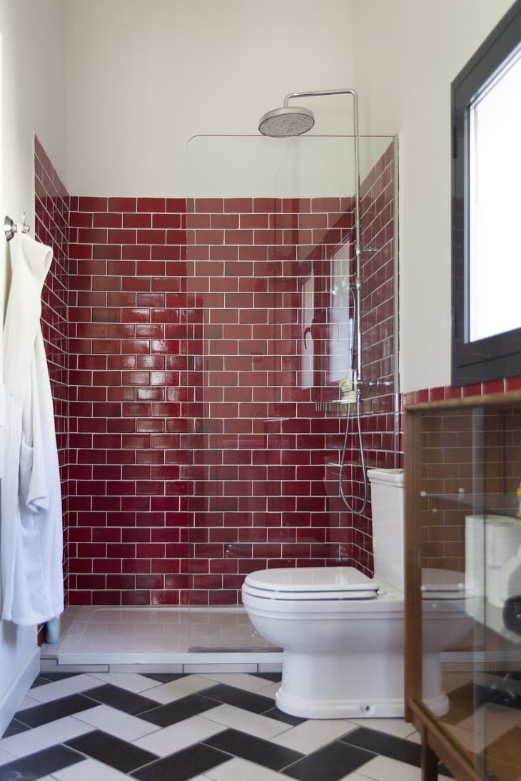 Tento 1-minútový tip na údržbu pomôže vyhnúť sa škodcom a zápachu vo vašej kúpeľni