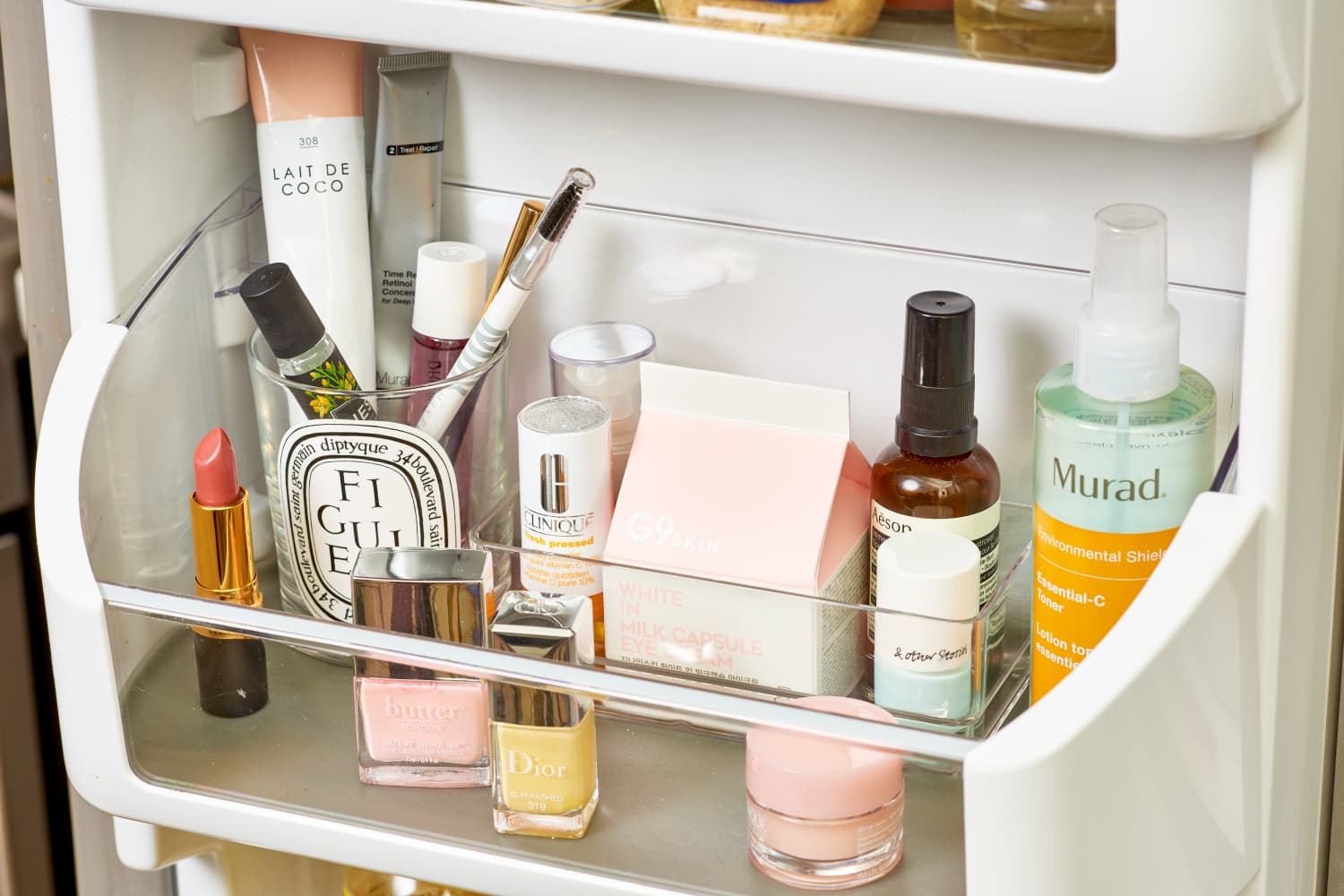4 kozmetické výrobky, ktoré by ste mali v skutočnosti skladovať v chladničke