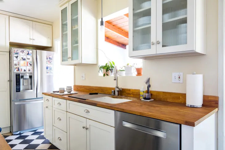 Denne $23 Amazon Kitchen Wrap Organizer er så estetisk tiltalende og funksjonell
