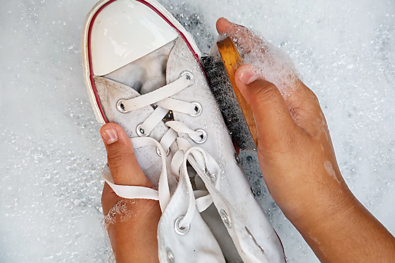Как почистить заплесневелую обувь зеленым методом