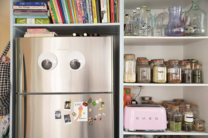 Malerens tape er din hemmelighet til et kjøleskap som holder seg organisert