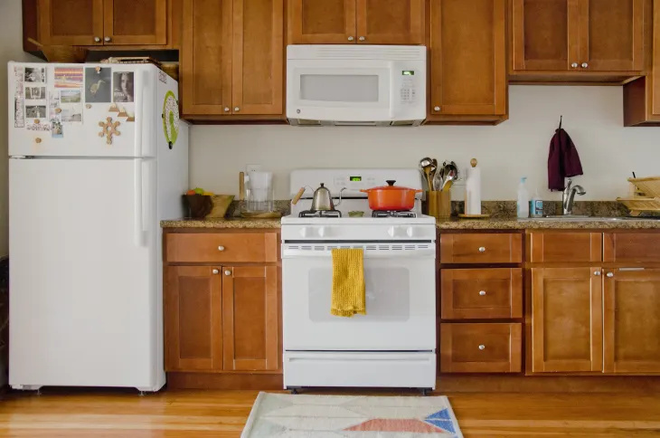Не изхвърляйте старите си кухненски шкафове – превърнете ги в кътче за закуска, както направи TikToker