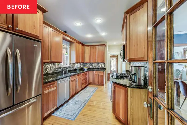 Pred a po: Kuchyňa na úrovni staviteľa získa útulnú prestavbu chaty len za 450 dolárov