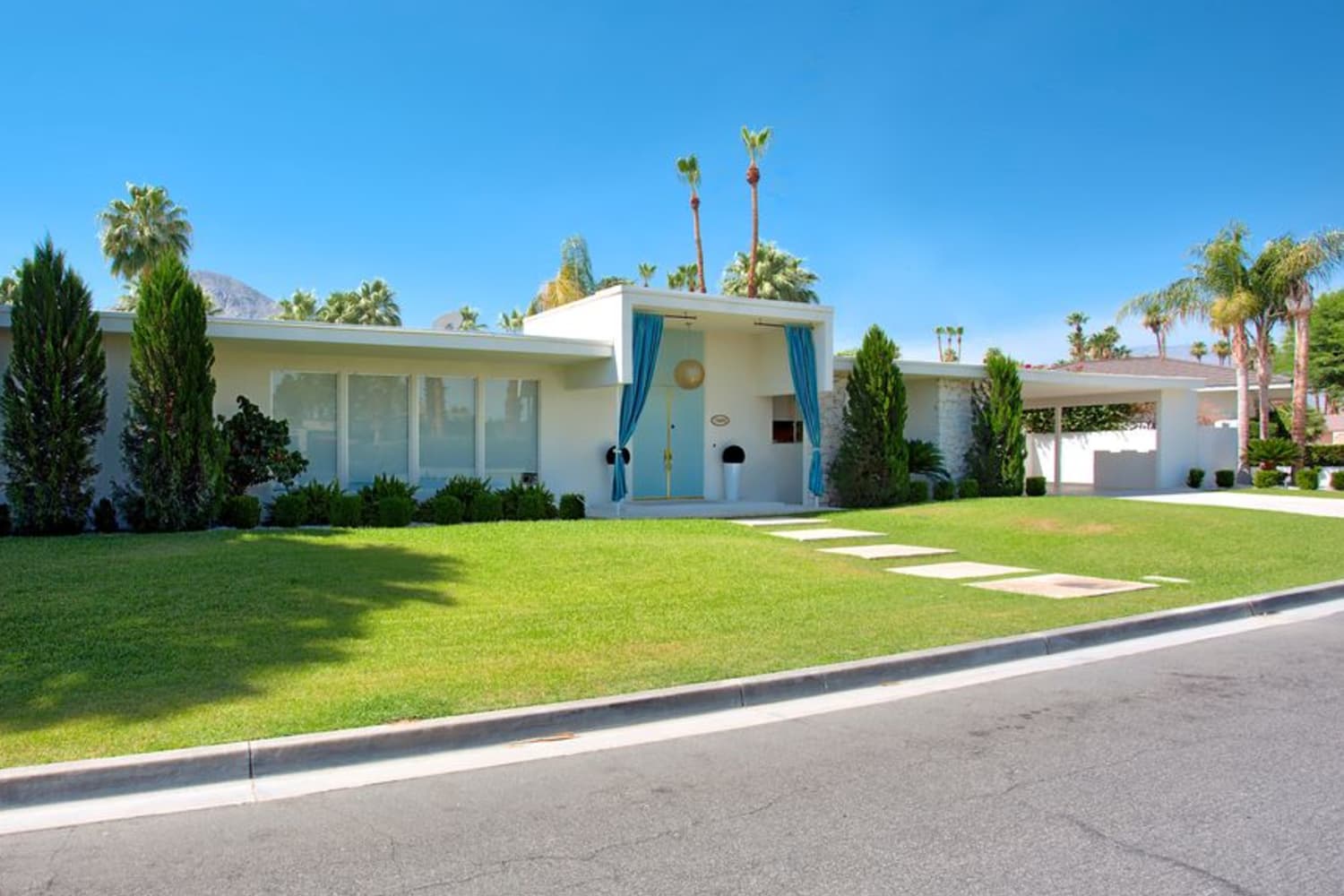 U kan Lucille Ball en Desi Arnaz se huis in Kalifornië huur vir $ 500 per nag