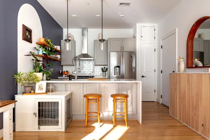 3 jednoduché veci, ktoré domáci majstri robia, aby vaša kuchyňa a kúpeľňa vyzerali krajšie