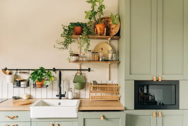 5 неща, които специалистите по недвижими имоти няма да ви кажат за боядисването на кухненски шкафове
