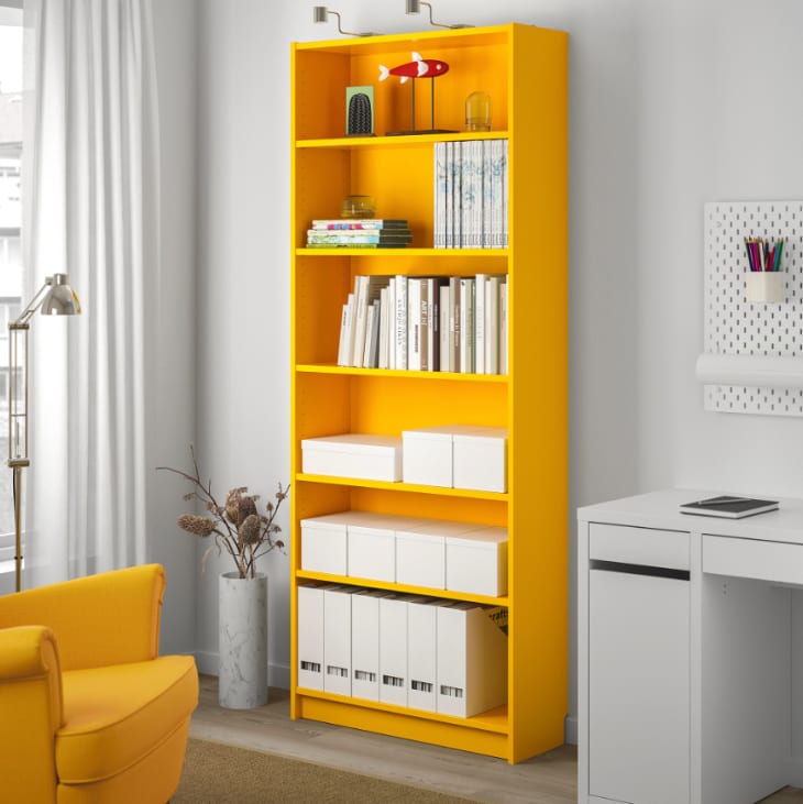 IKEA -nın simvolu olan BILLY Kitab Şkafı 40 yaşını təzəcə tamamladı və yeni bir ad günü makiyajı aldı