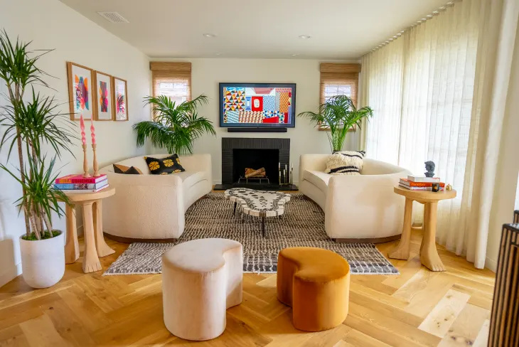 Dette maksimale minimalistiske hjemmet i California tar ikke seg selv for seriøst - men det er seriøst stilig