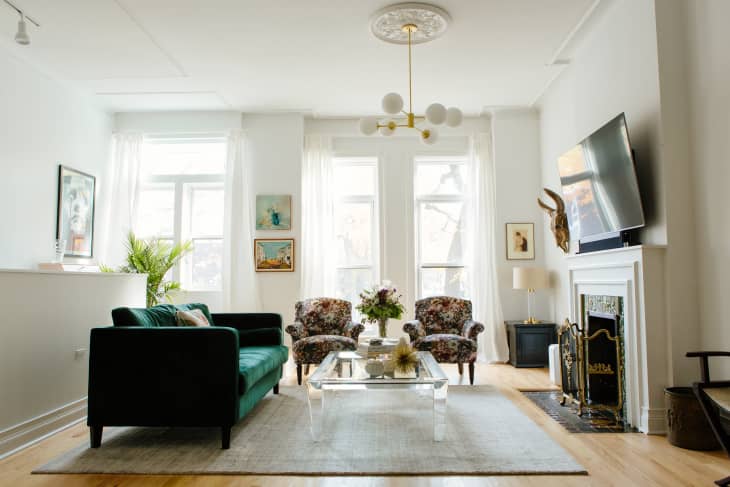6 spôsobov, ako zachrániť obývačku, ak sa váš nábytok nehodí