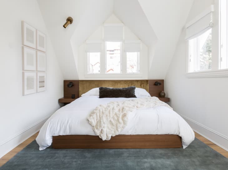 Segons els dissenyadors d'interiors, 8 llocs imprescindibles per a l'emmagatzematge de dormitoris petits-petits