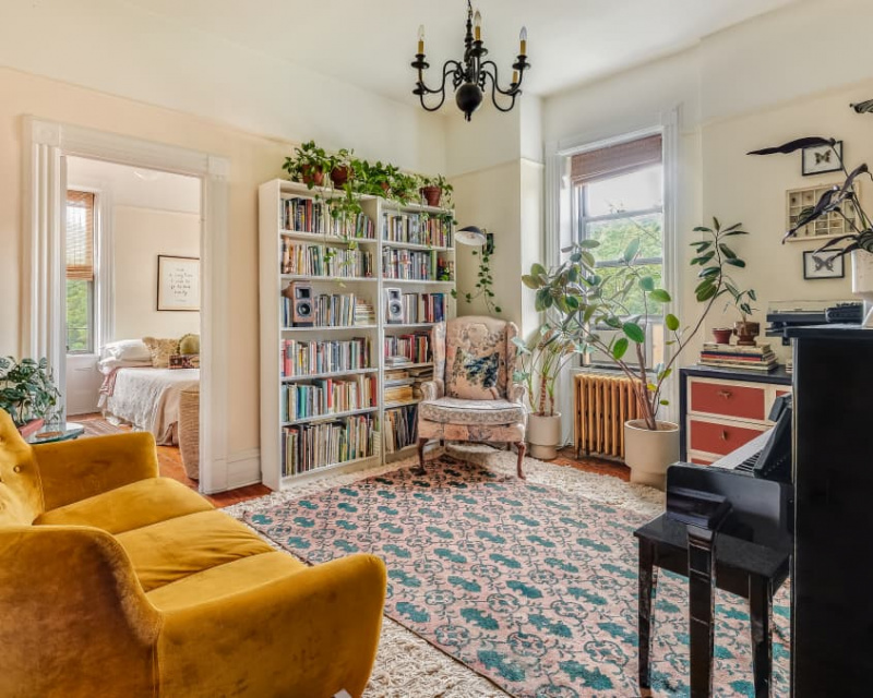 Den botaniske, bokaktige og Virginia Woolf-inspirerte Brooklyn-leiligheten til en kunstner og musiker