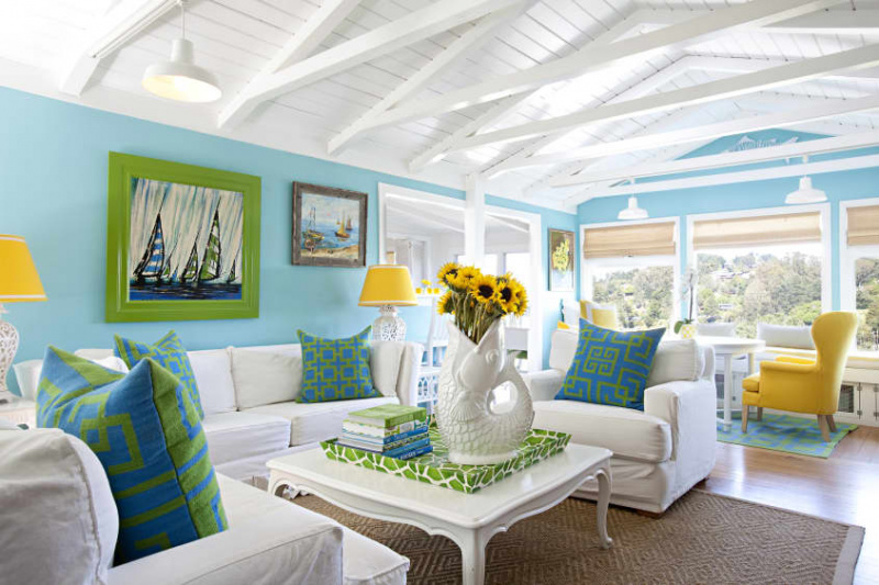 A casa de campo de um designer de móveis na Califórnia é colorida e alegre