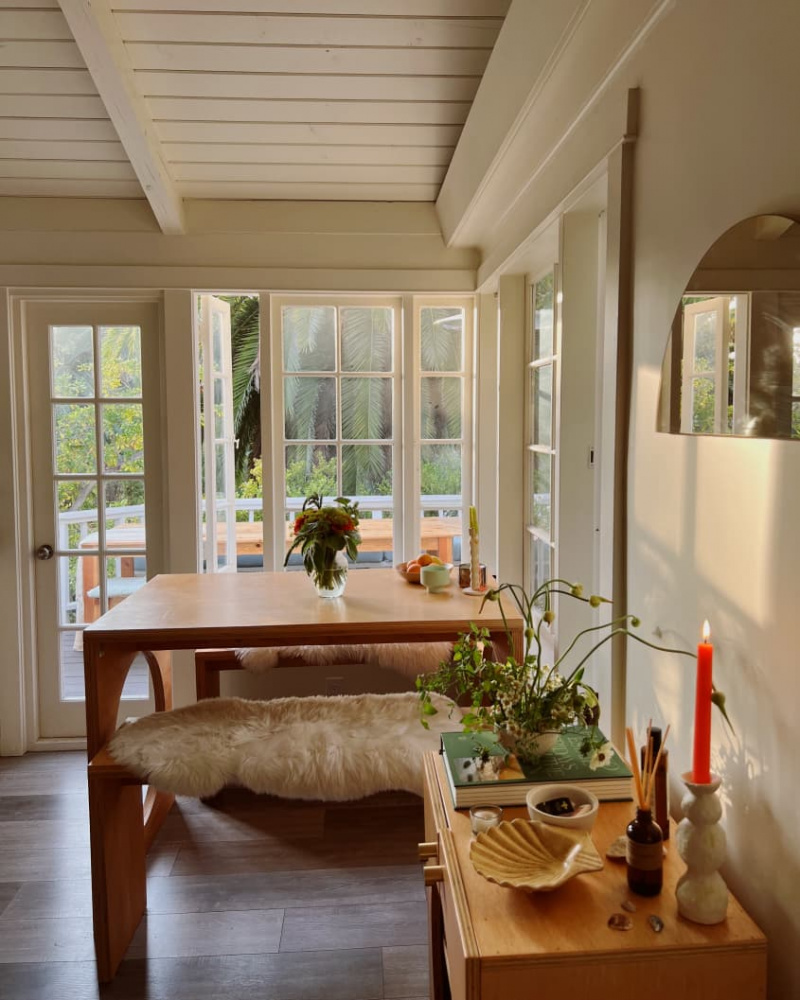 Una casa de lloguer de 575 peus quadrats té les finestres del menjador més somiadores