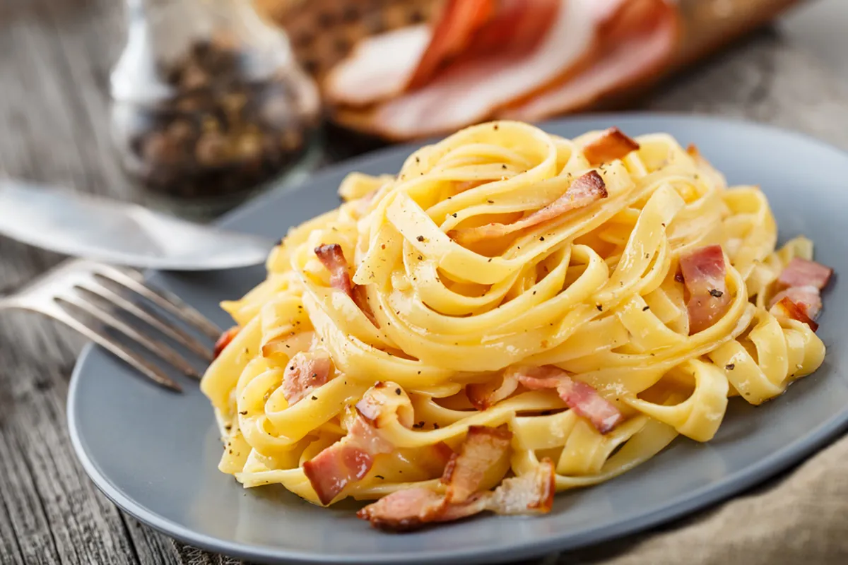 Cestoviny s bacon a syrom camembert: Recept na lahodnú večeru