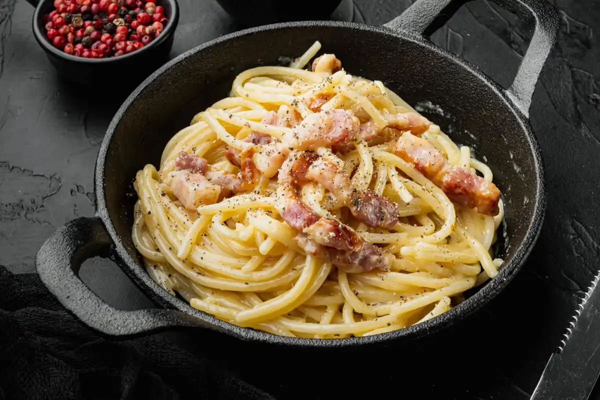 Cestoviny s bacon a syrom camembert: Recept na lahodnú večeru